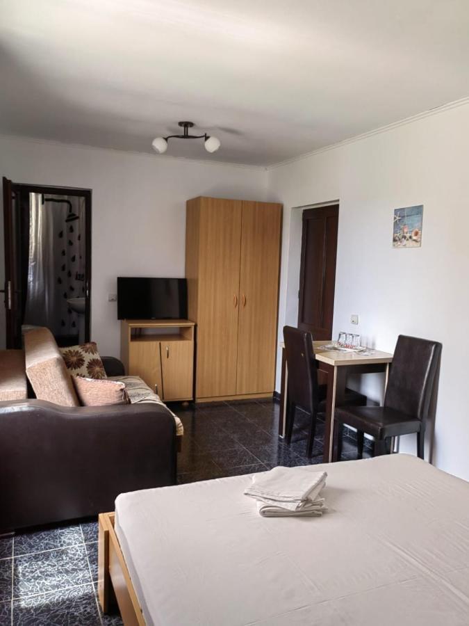 Casa Alexandru Hotel Două Mai Kültér fotó